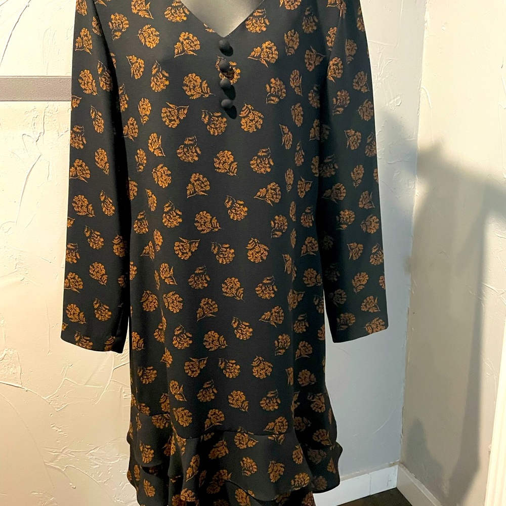 Chai’s dress. Black and brown.